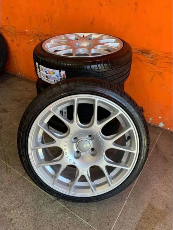 Rodas esportivas aro 17 + pneus jogo completo